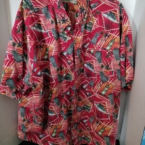 Munsingwear mens Hawaii shirt. Colorful and trendy. Ready for the tropics